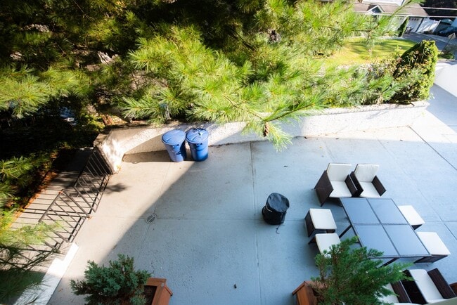 Building Photo - Beautiful 4BD Dutch Colonial Home in Harts...