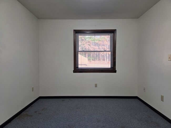 Building Photo - Quiet country rancher on large, secluded lot right at Route 1 and 288