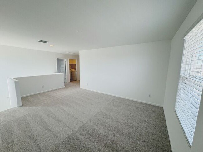 Building Photo - MOVE IN SPECIALS!! 15 DAYS RENT FREE!! New 5-Bedroom Home in Phoenix with Upgrades!