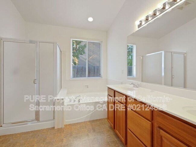 Building Photo - 1732 Bamboo St