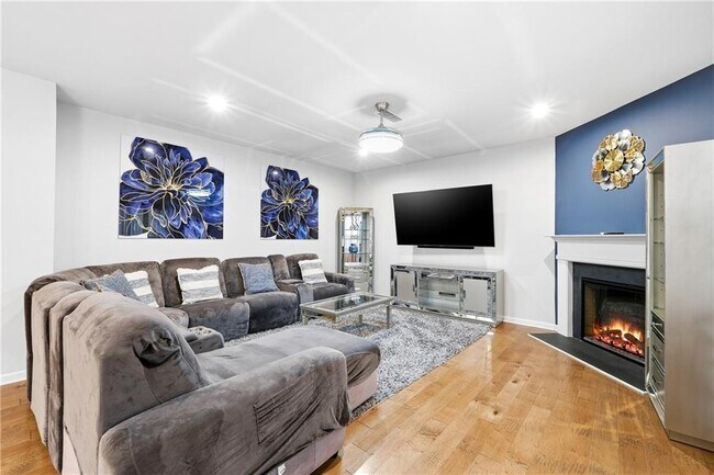 Building Photo - 45 Woodford Dr