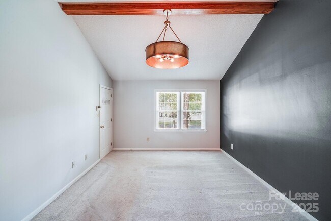 Building Photo - 2000 Mill House Ln