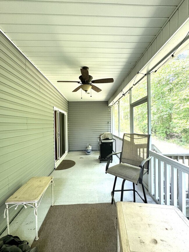 Building Photo - Stunning Home with an Upstairs Apartment or In-law Suite
