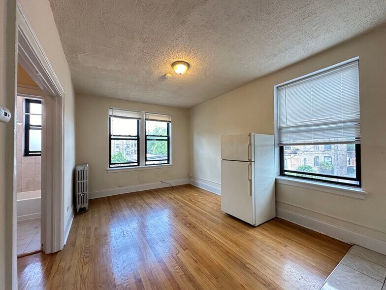 Building Photo - 2737 N Spaulding Ave