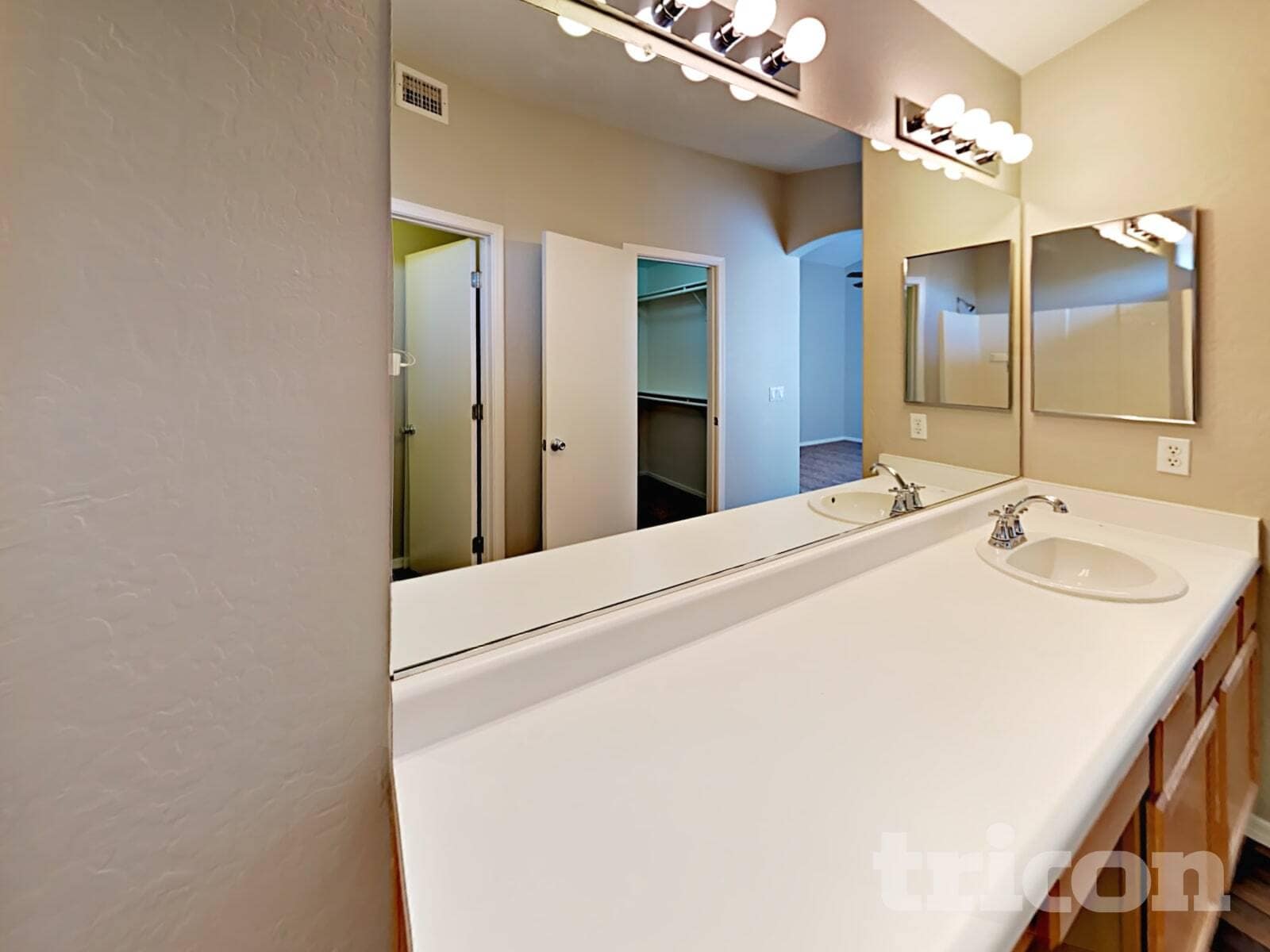 Building Photo - 6341 W Watkins St