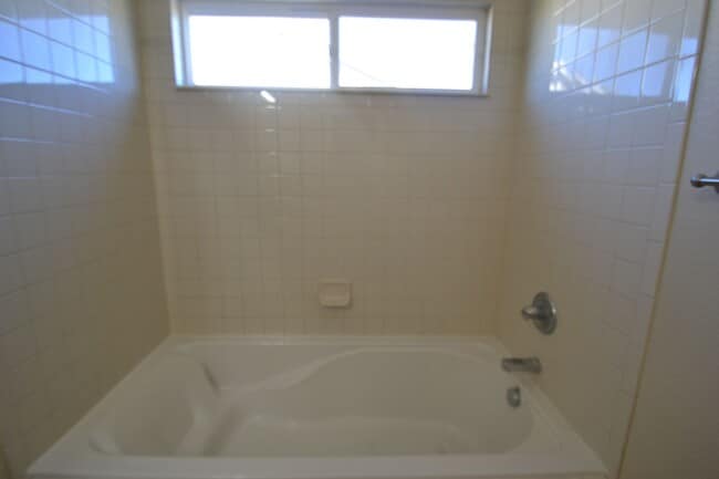 Building Photo - 3 Bed 2.5 Bath w/AC - MileStoneRES
