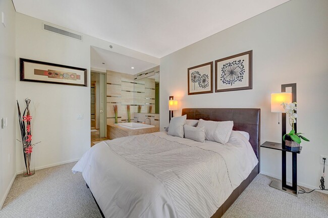 Building Photo - Veer Towers 2010E- Stunning Strip/City Views from this 1bd/1ba, Fully Furnished Residence