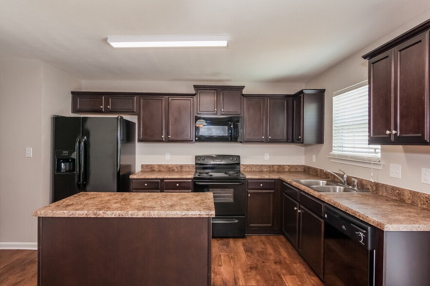 Building Photo - 3703 Alexander Forest Dr