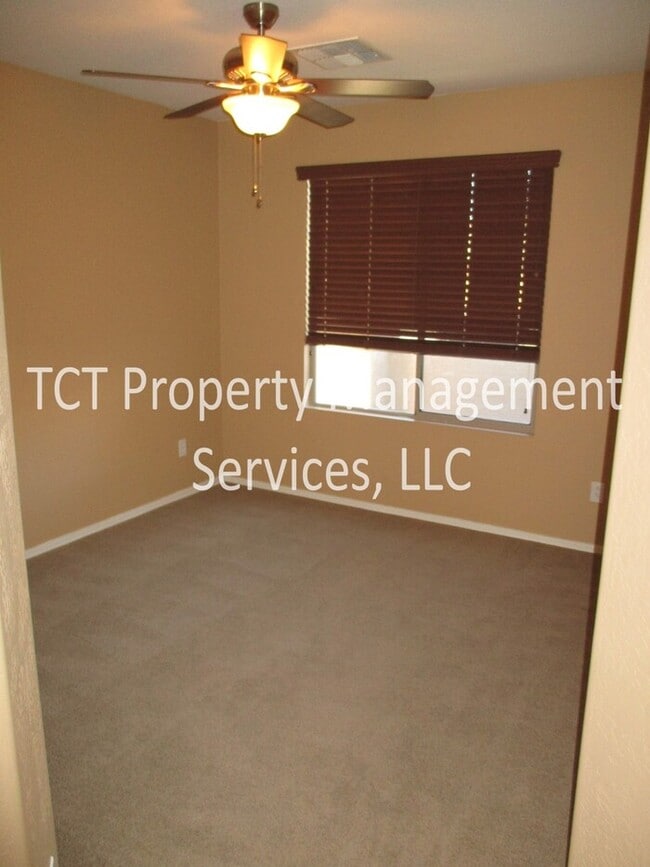 Building Photo - Beautiful Home in Shamrock Estates!