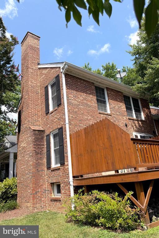 Building Photo - 2438 S Walter Reed Dr