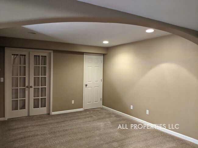 Building Photo - 10467 Robb Dr
