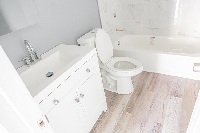 Building Photo - 901 W 36th St