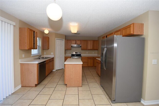 Building Photo - 27 Riverdale Ln