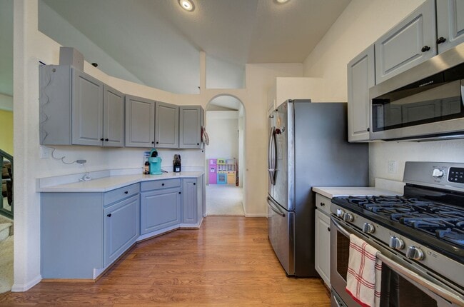 Building Photo - $2222 | 3BR/3BA | Pueblo West Gem!