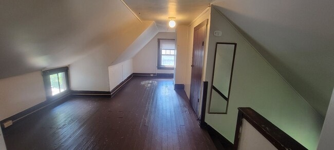 Building Photo - 5 Bedroom House - Walking distance from Central Campus