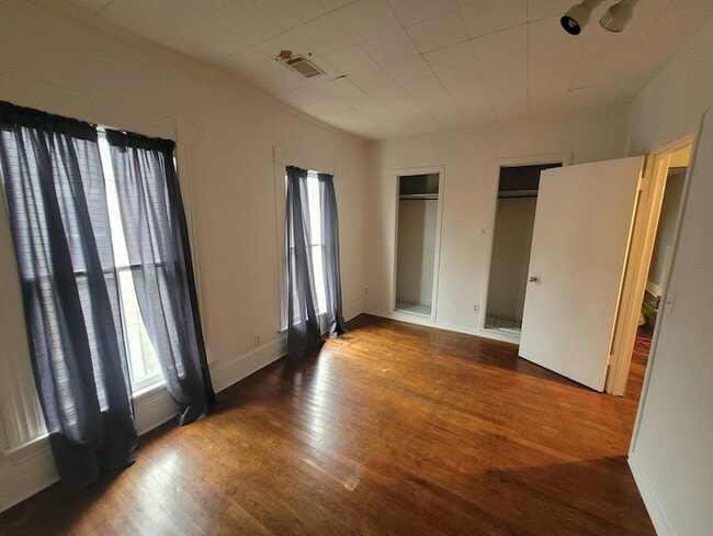 Building Photo - 407 Colville St