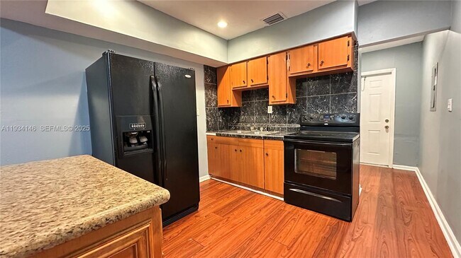 Building Photo - 2220 Charleston St