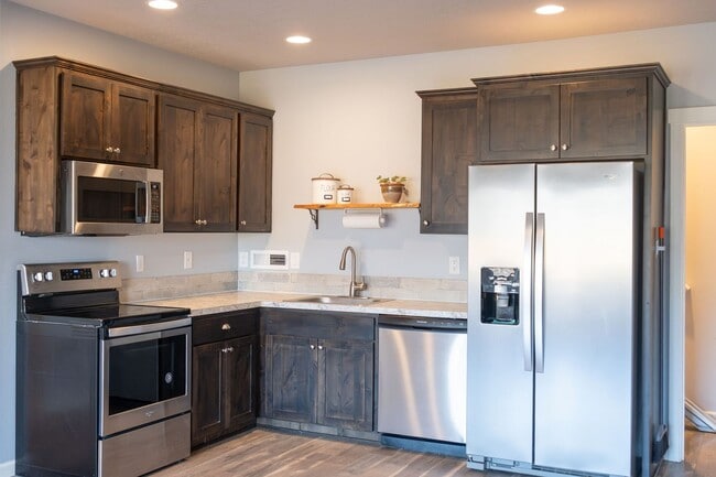 Building Photo - SW Redmond 4 Bedroom Home