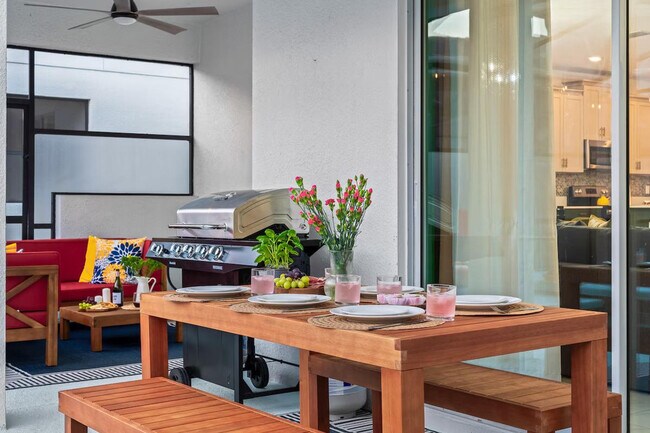 Building Photo - 4710 Sleepy Hollow Dr