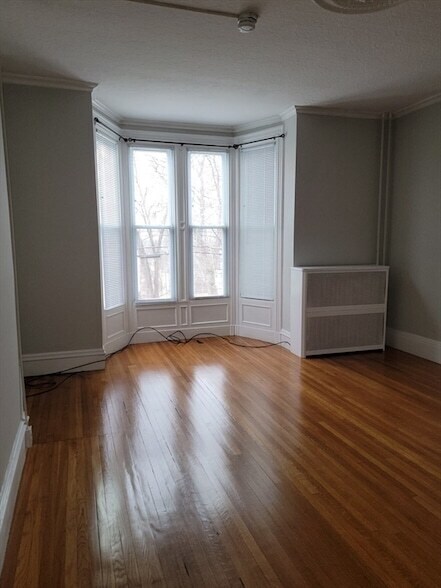 Building Photo - 172 Nesmith St