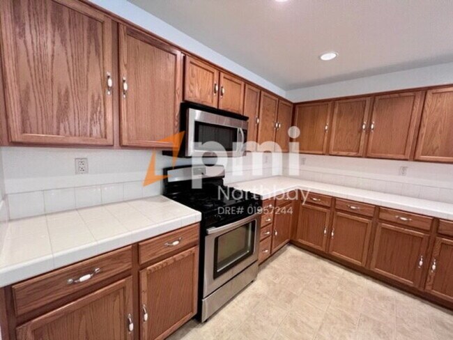 Building Photo - 3200 Puffin Cir
