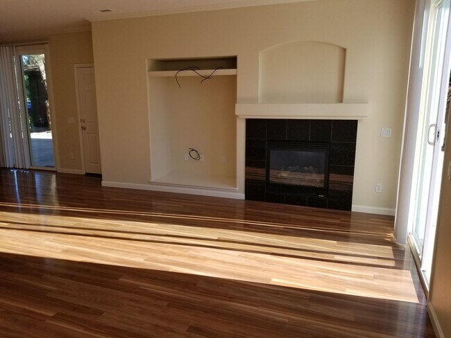 Building Photo - 7431 Earlsmoore Dr
