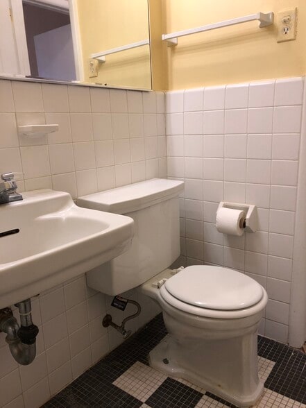 bathroom - 10500 Montrose Ave