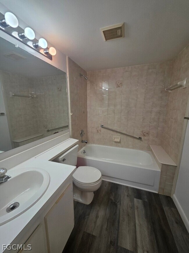 Building Photo - 9970 Sailview Ct