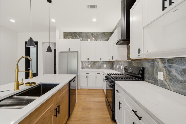 Building Photo - 4441 Gunter St