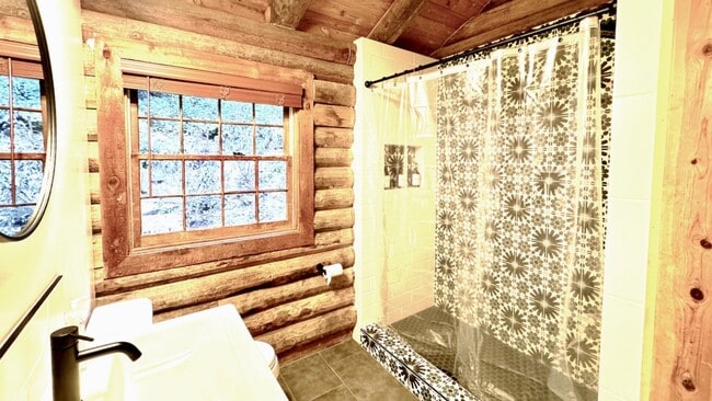 Building Photo - 615 Falls Dr