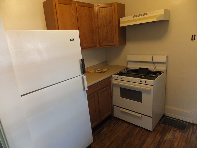 Kitchen - 1505 Bouchelle Ave