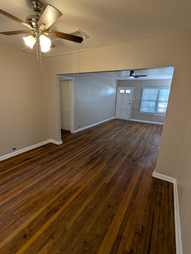 Building Photo - 5321 Howard St