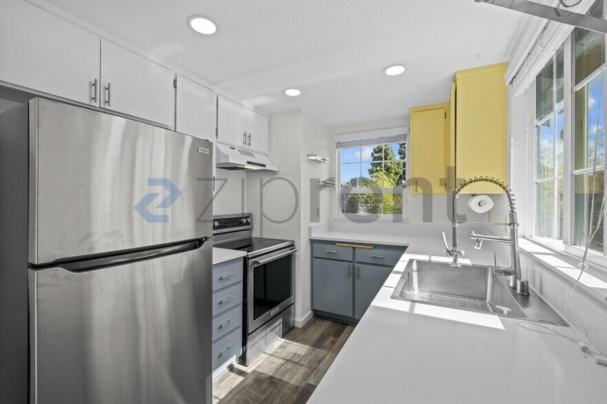 Building Photo - Unit