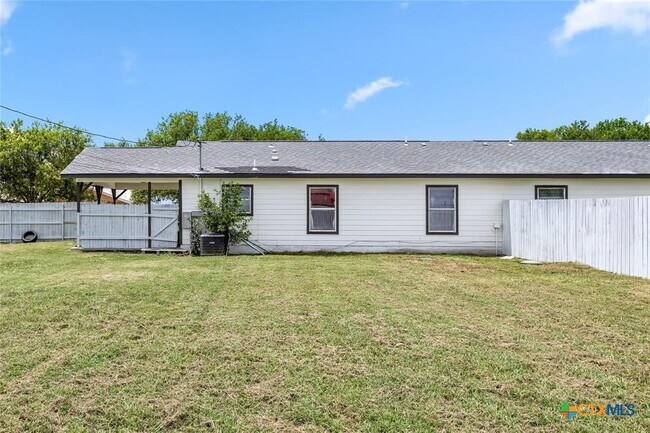 Building Photo - 108 Gm Ln