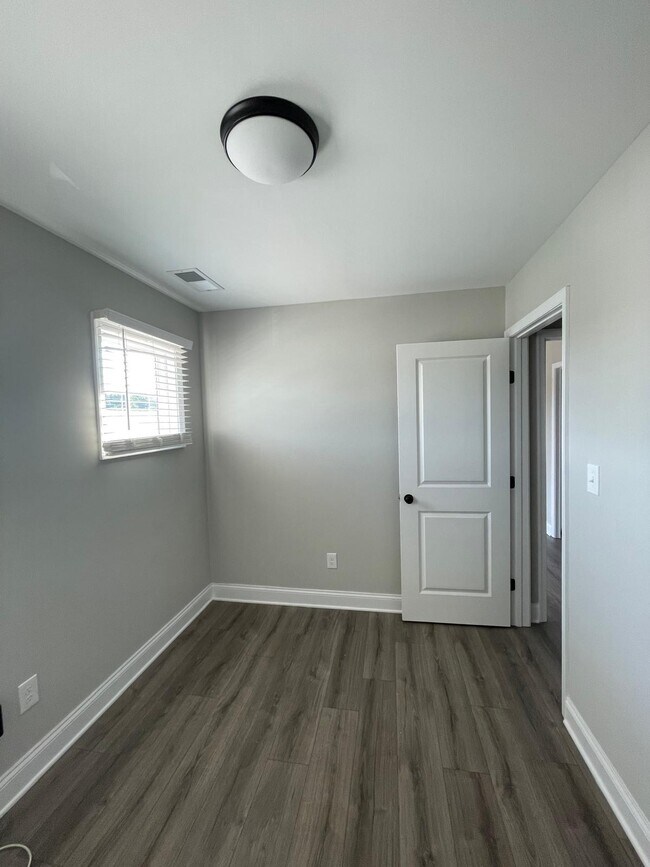 Building Photo - 1054 Brownstone Ln