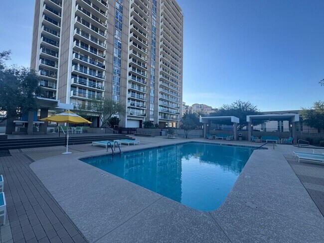 Building Photo - Luxury 2 Bedroom Condo Available at Regency House in Central Phoenix!