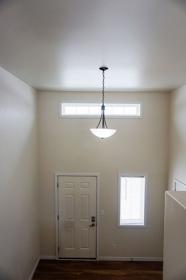 Building Photo - 3 Bed 2 Bath Twin Home