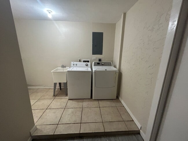 Building Photo - 13461 Fifth Street