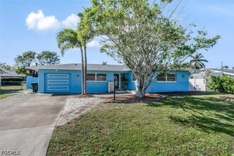 Building Photo - 806 N Entrada Dr