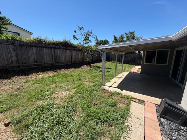 Building Photo - 4 Bed / 2 Bath | Rosemont Single Family Home Available
