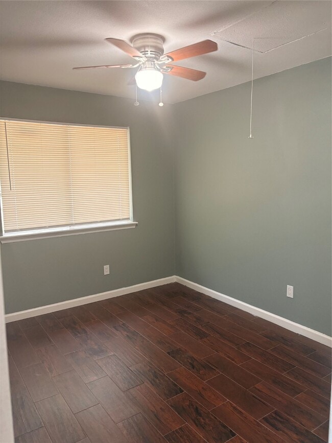 Building Photo - 11105 Pender Ln