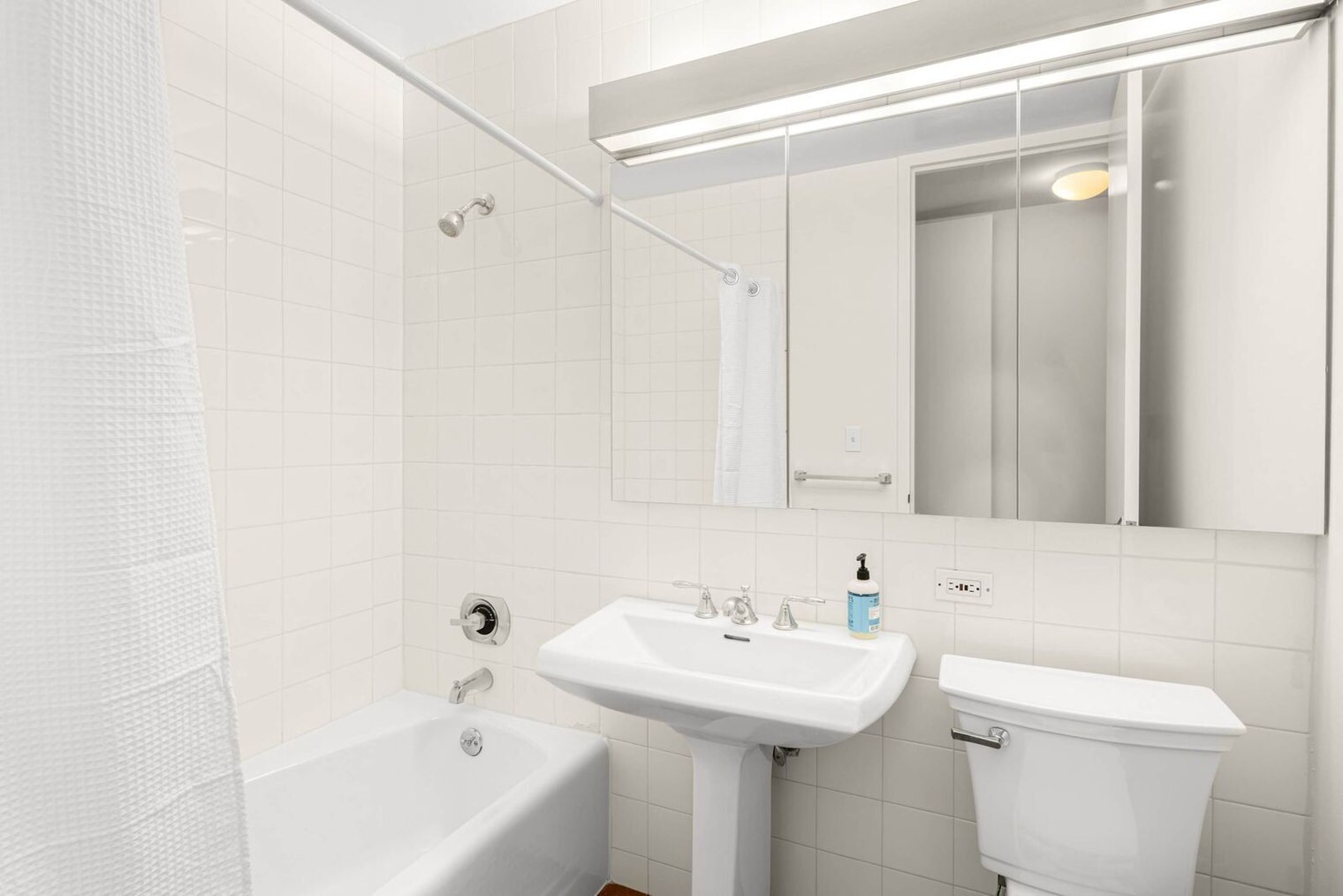 Building Photo - 525 E 72nd St