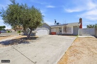 Building Photo - "Charming 3-Bed Oasis in Prime Las Vegas Locale!"