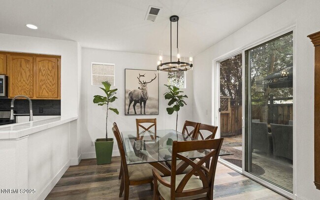 Building Photo - 3890 Dominus Dr