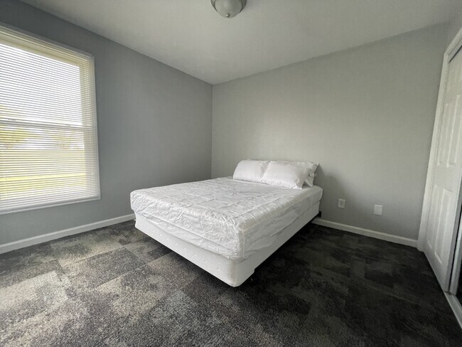 Building Photo - Stone Dr. 312