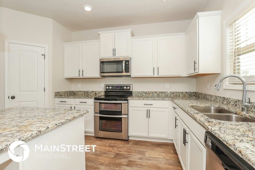 Building Photo - 2230 Pathfinder Dr