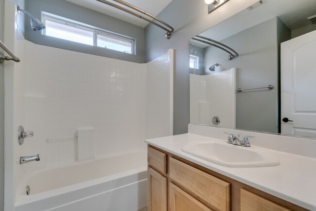 Building Photo - GORGEOUS OPEN FLOORPLAN*GATED COMMUNITY*COMMUNITY POOL AND SPA*