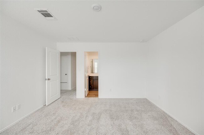 Building Photo - 13520 Knights Br Dr