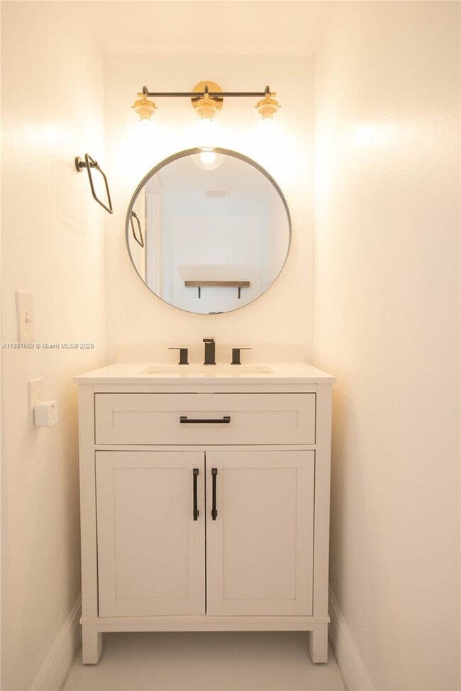 Building Photo - 2714 NE 8th St