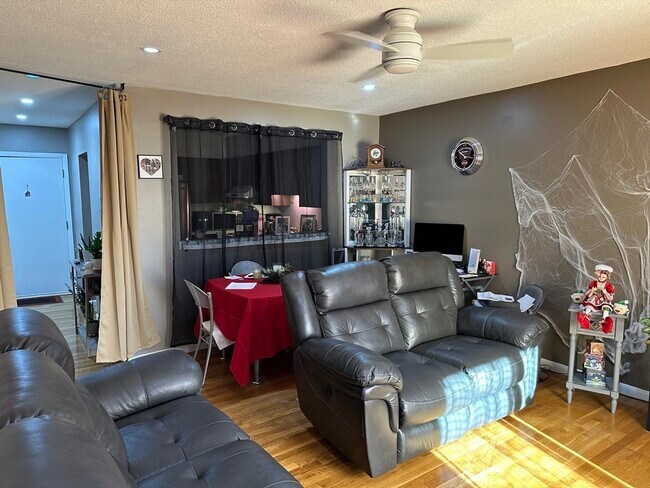 Building Photo - 114 Nahant St